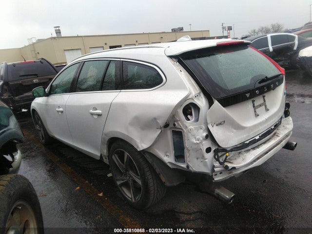 2015 Volvo V60, VIN: YV1902SS8F1270916