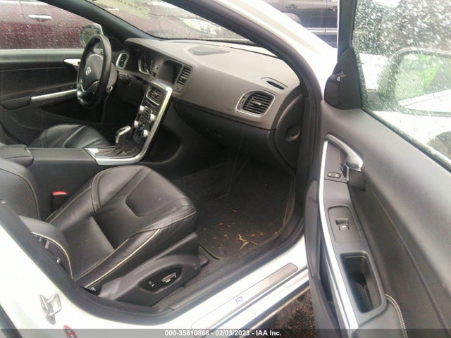 2015 Volvo V60, VIN: YV1902SS8F1270916