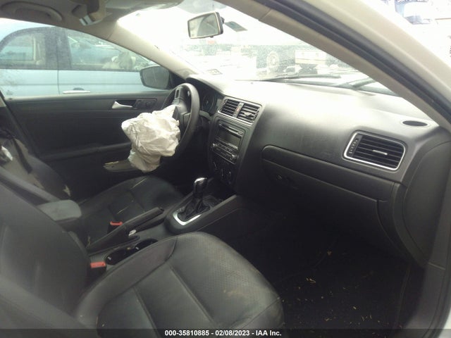 3VWD17AJ4EM237929 Volkswagen Jetta Sedan Se