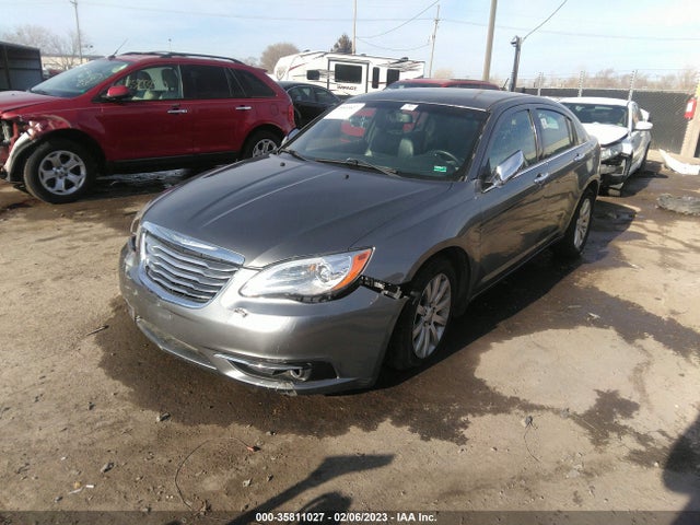 Chrysler 200 Limited 2013 1C3CCBCG3DN575621 Image 2