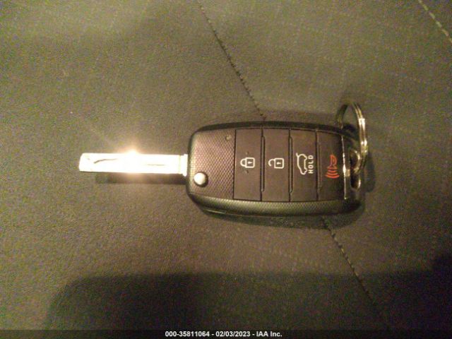 5XYPG4A3XGG124081 KIA SORENTO LX