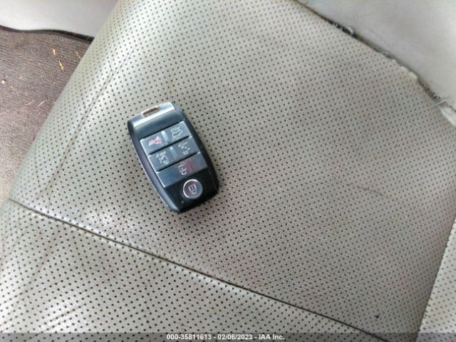 KNDMB5C15H6338855 KIA SEDONA LX