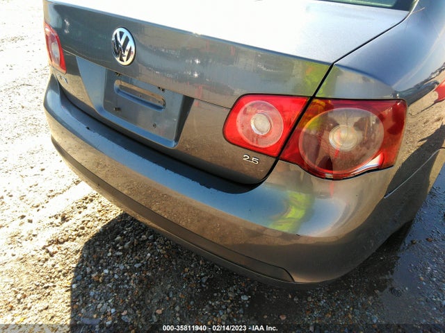 3VWEF71KX7M077346 Volkswagen Jetta Sedan Wolfsburg Edition