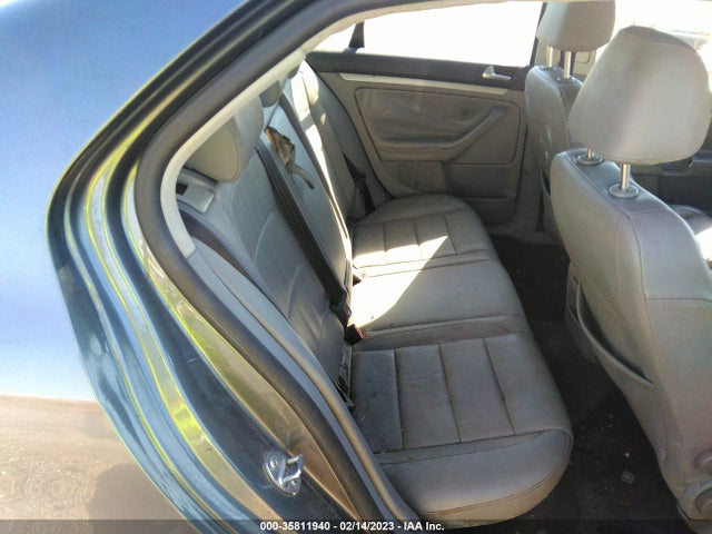 3VWEF71KX7M077346 Volkswagen Jetta Sedan Wolfsburg Edition