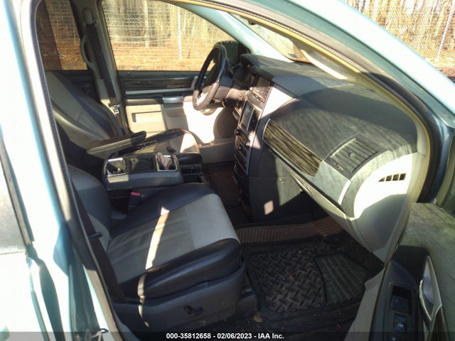 2A4RR8D15AR395146 Chrysler Town & Country