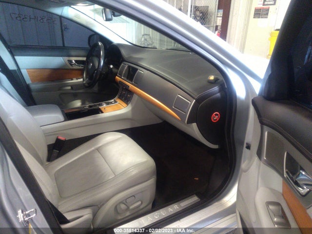 SAJWA0FA8AHR51218 Jaguar XF LUXURY