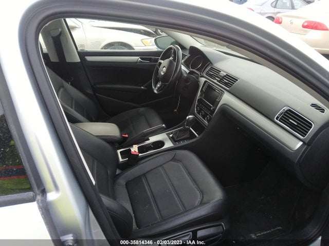 1VWLA7A35KC006094 Volkswagen Passat 2.0t Wolfsburg Edition