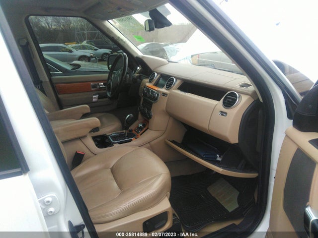 2011 LAND ROVER LR4 LUX VIN: SALAK2D49BA569734