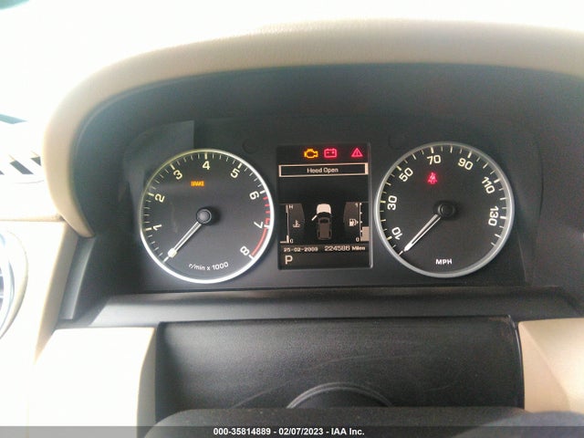 2011 LAND ROVER LR4 LUX VIN: SALAK2D49BA569734