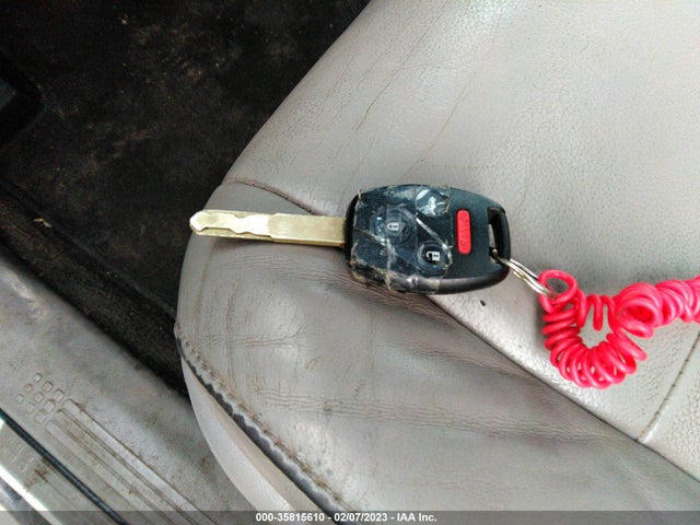 2011 HONDA PILOT EX-L VIN: 5FNYF3H71BB042797