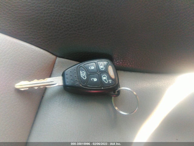 2006 DODGE GRAND CARAVAN SXT VIN: 2D4GP44L16R695953