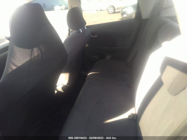2013 HONDA FIT VIN: JHMGE8H31DC077024