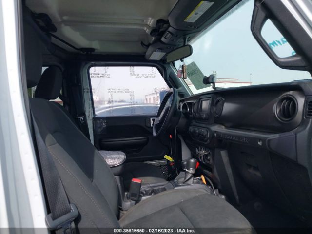 1C4HJXDGXJW137087 Jeep Wrangler Unlimited Sport S