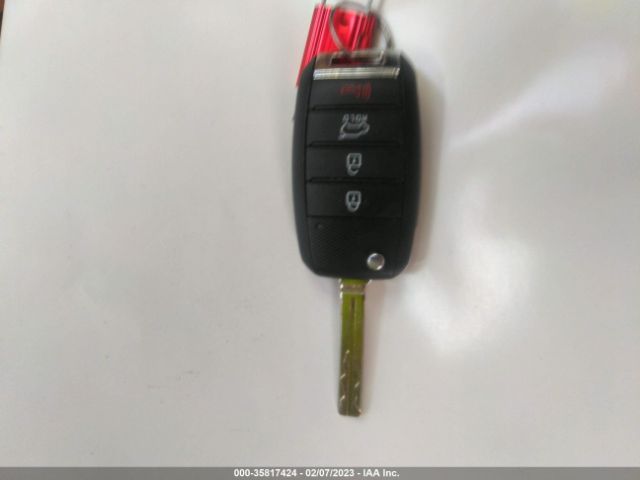 KNDMB5C17G6179996 KIA SEDONA LX