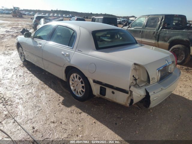 1LNHM81W87Y624788 Lincoln Town Car Signature