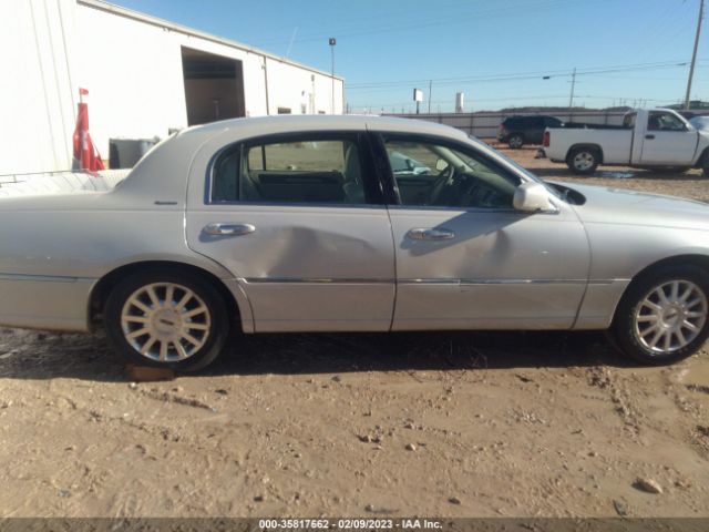 1LNHM81W87Y624788 Lincoln Town Car Signature