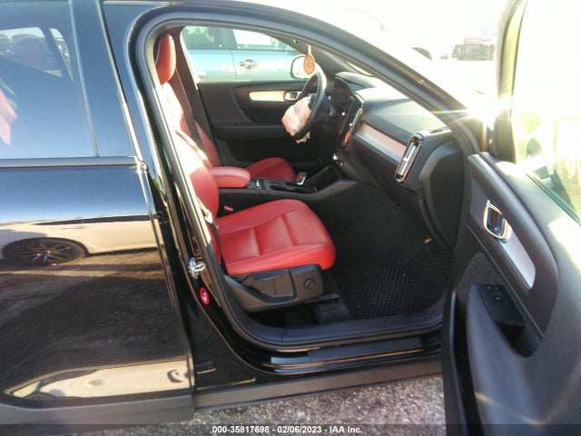 2019 Volvo XC40, VIN: YV4162XZXK2013684