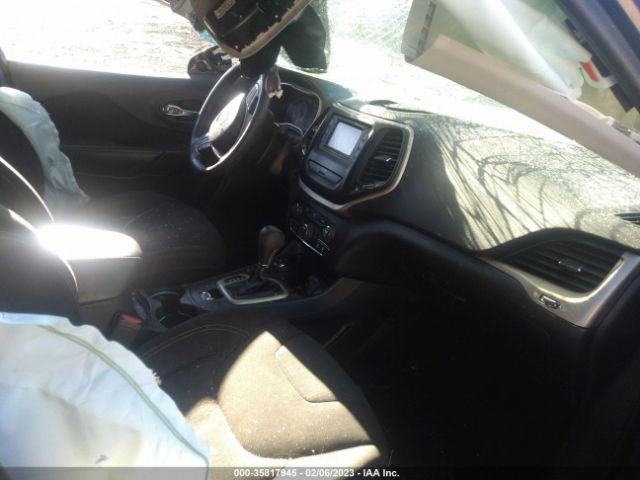 1C4PJMCB7GW199006 Jeep Cherokee Latitude