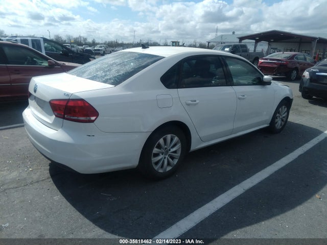 2015 Volkswagen Passat, VIN: 1VWAT7A32FC047578