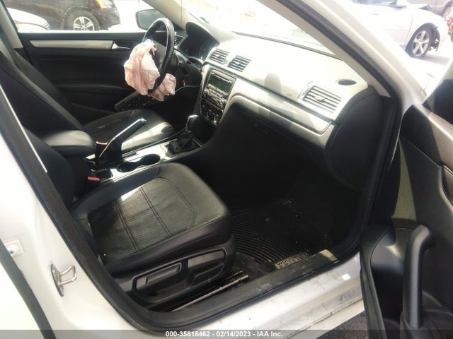 2015 Volkswagen Passat, VIN: 1VWAT7A32FC047578