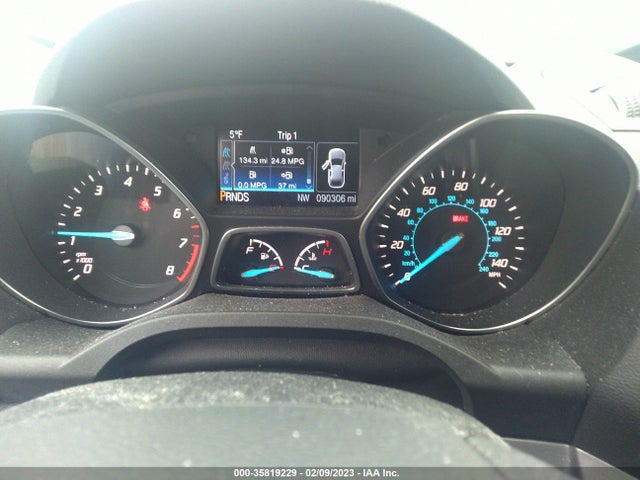 2016 Ford Escape, VIN: 1FMCU0G7XGUA41982