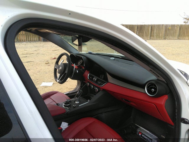 2017 Alfa Romeo Giulia, VIN: ZARFAEBN2H7546207