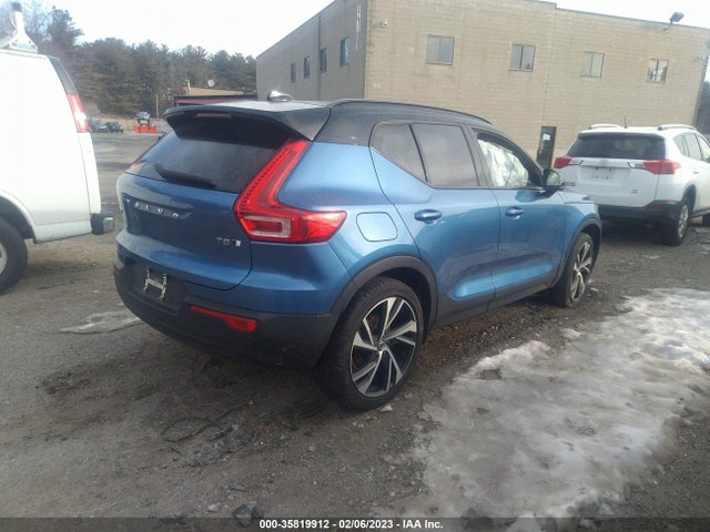 2021 Volvo XC40, VIN: YV4162UM7M2410104