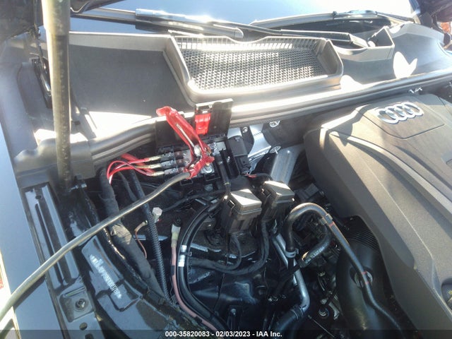 WA1LJBF79ND009767 Audi Q7 Premium Plus