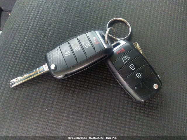 2015 KIA SORENTO LX VIN: 5XYKT4A68FG593412