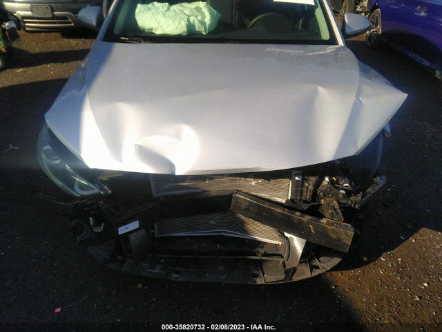 2018 HYUNDAI ELANTRA SEL VIN: 5NPD84LF5JH285963