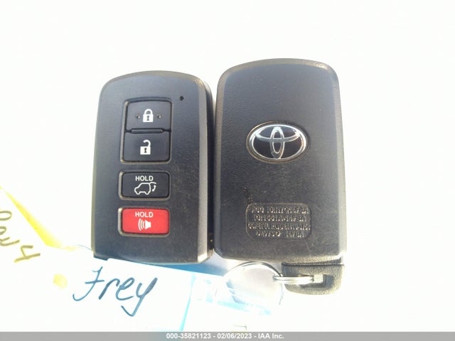 2018 TOYOTA RAV4 XLE/ADVENTURE VIN: 2T3RFREV9JW700515