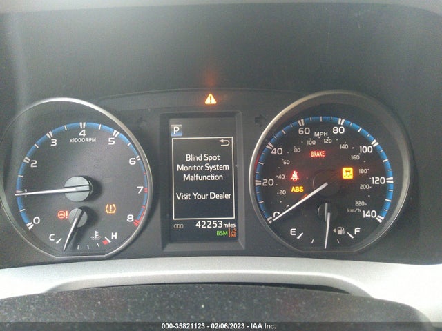 2018 TOYOTA RAV4 XLE/ADVENTURE VIN: 2T3RFREV9JW700515