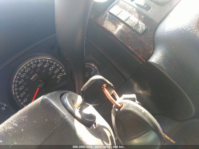 GMC YUKON XL DENALI 2010 1GKUKMEF7AR152648 Image 3