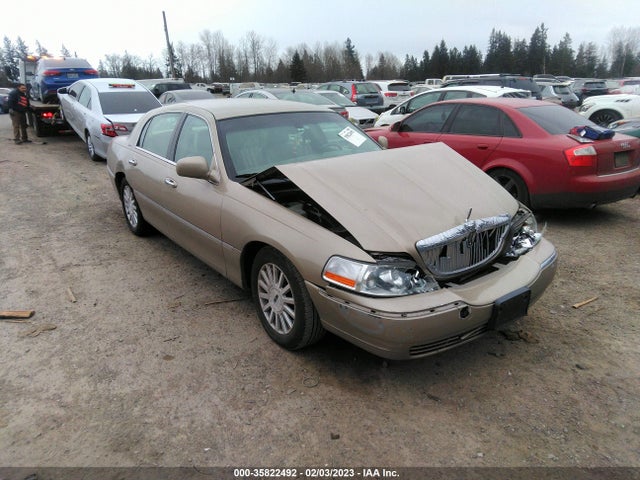 Lincoln Town Car Signature 2004 1LNHM81WX4Y686706 zdjęcie główne