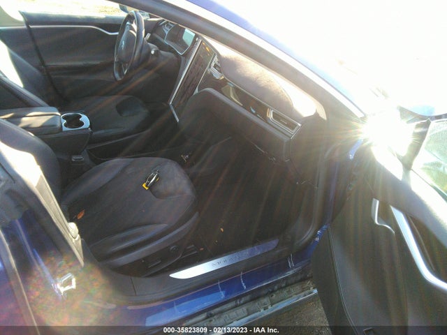 2015 Tesla Model S, VIN: 5YJSA1S28FF093502