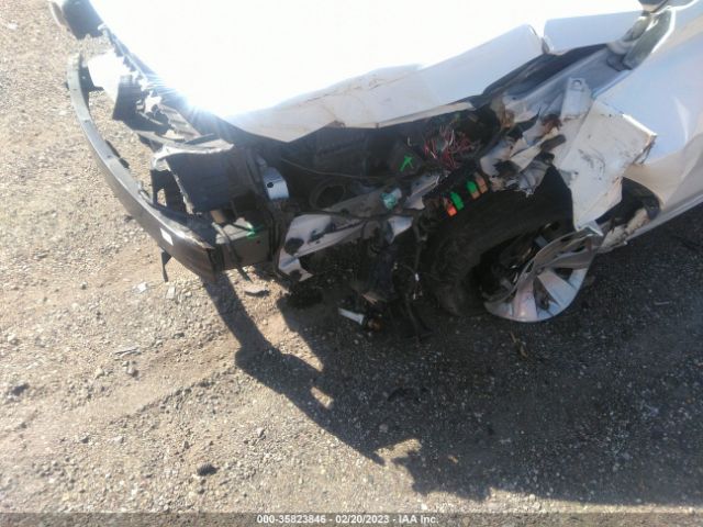 3KPA25ABXJE095669 KIA Rio 5-door Lx