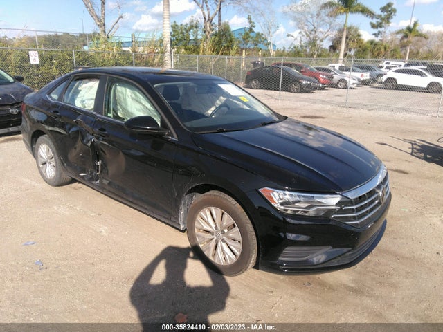 2019 3VWCB7BUXKM248611 main image