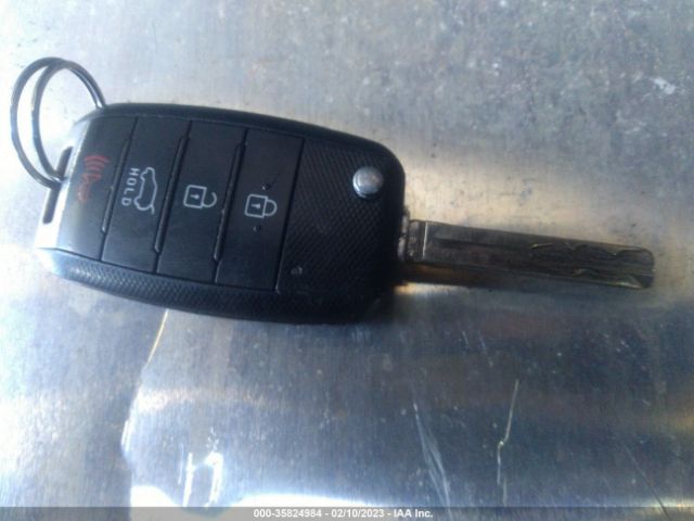 5XYKTDA72FG557045 KIA SORENTO LX