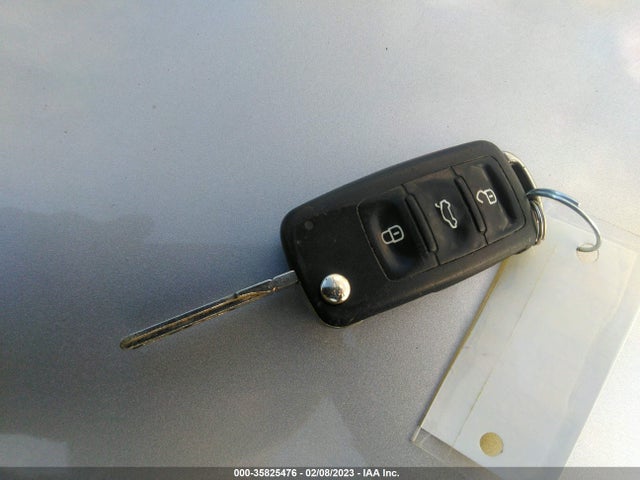 1VWAT7A39EC077398 Volkswagen Passat Wolfsburg Ed