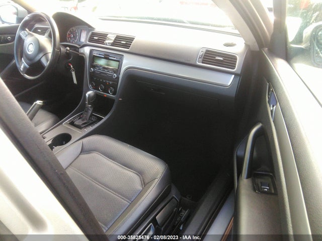 1VWAT7A39EC077398 Volkswagen Passat Wolfsburg Ed