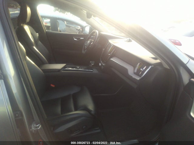 2018 Volvo XC60, VIN: LYVA22RL2JB113699