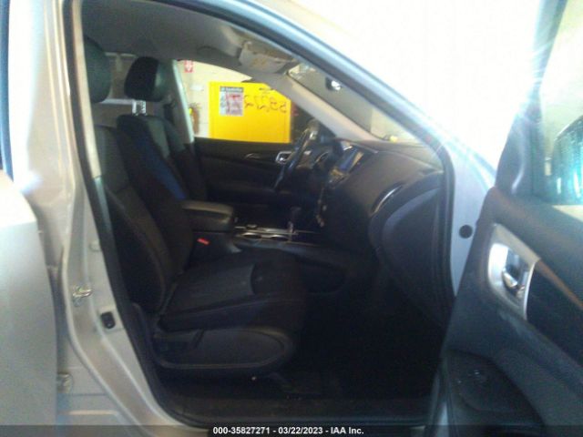 5N1DR2MM2JC632929 Nissan Pathfinder Sv