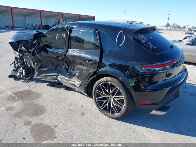 2022 PORSCHE MACAN WP1AA2A58NLB09009 Photo 2