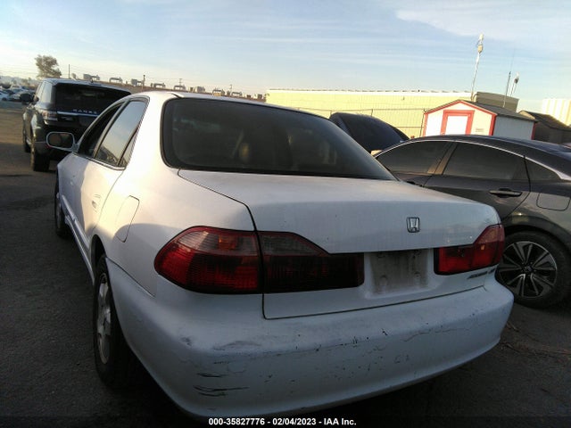 2000 HONDA ACCORD SDN EX W/LEATHER VIN: 1HGCG1657YA094869