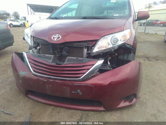 Toyota SIENNA LE 2017 5TDKZ3DC9HS879429 Image 4