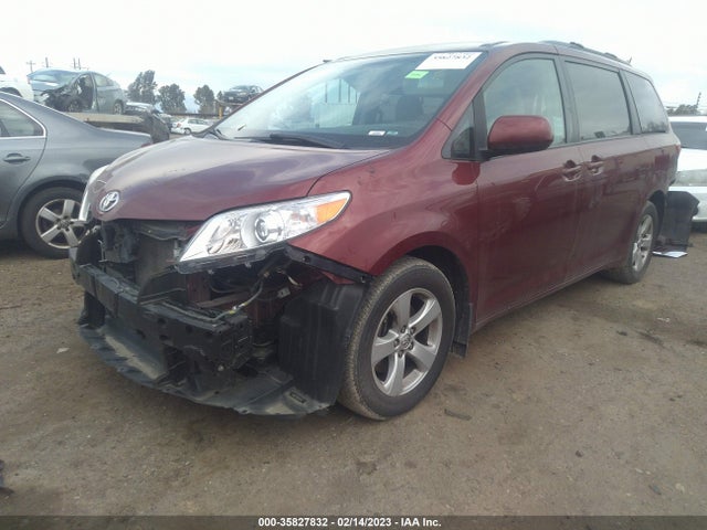 Toyota SIENNA LE 2017 5TDKZ3DC9HS879429 Image 2