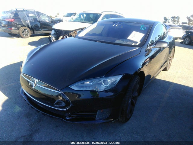 2015 Tesla Model S, VIN: 5YJSA1E16FF112924
