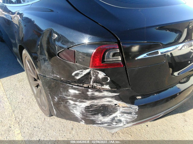2015 Tesla Model S, VIN: 5YJSA1E16FF112924