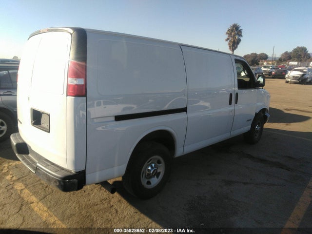 Chevrolet EXPRESS CARGO VAN 2018 1GCWGAFG8J1343425 Image 4