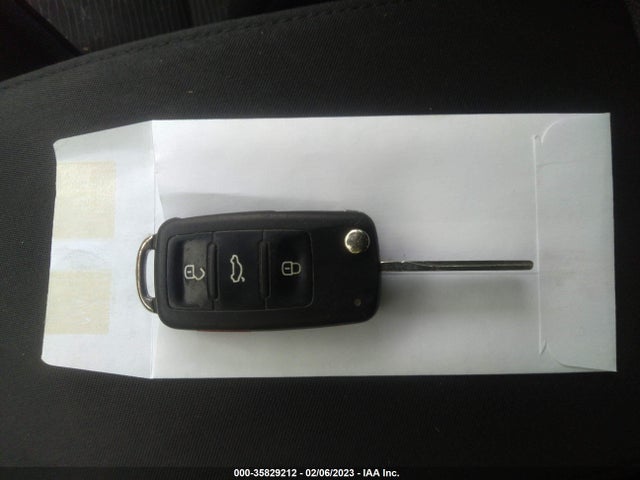 Volkswagen TIGUAN S 2015 WVGAV7AX2FW588205 Image 3